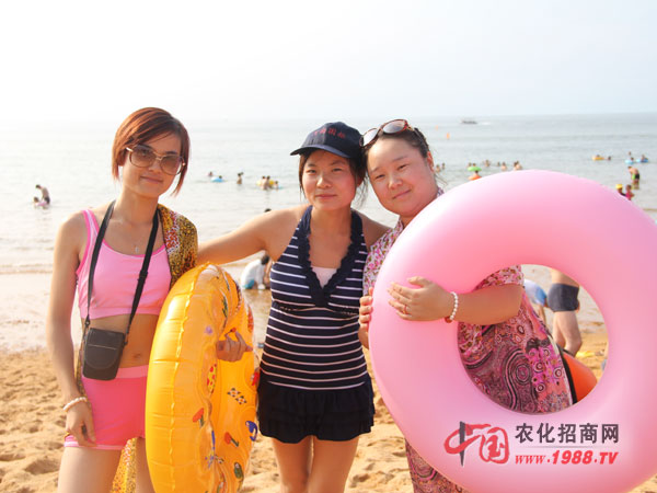 海邊盡情歡樂(lè)!