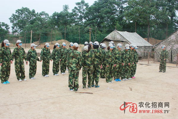 ����ɽ�f��չӖ�����`�Ō����Լ���ɫ��