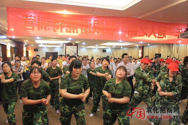 我們?yōu)榱藞F隊不斷堅持