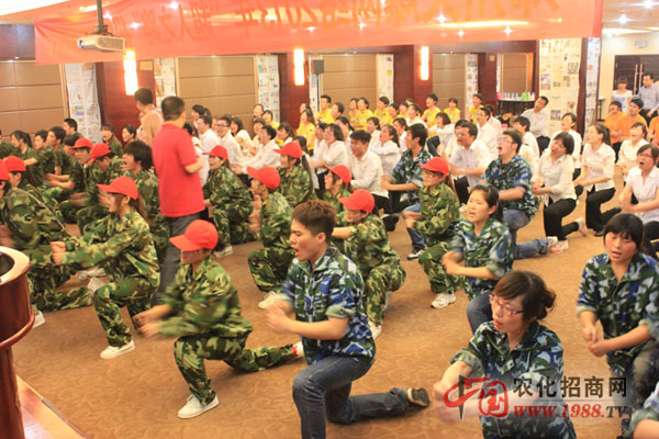 鋼鐵是這樣煉成的