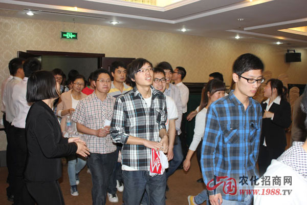 培訓(xùn)學(xué)員進(jìn)場(chǎng)