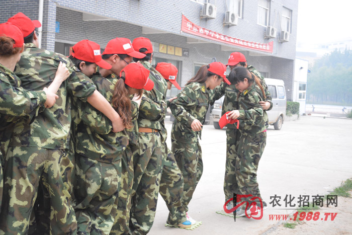 ͨ�^�M�Ɂ��R�d�Ҷ��������˴�֮�gҪ�໥�f(xi��)�����໥������Ҫ���ø����ͷ�I(xi��n)��