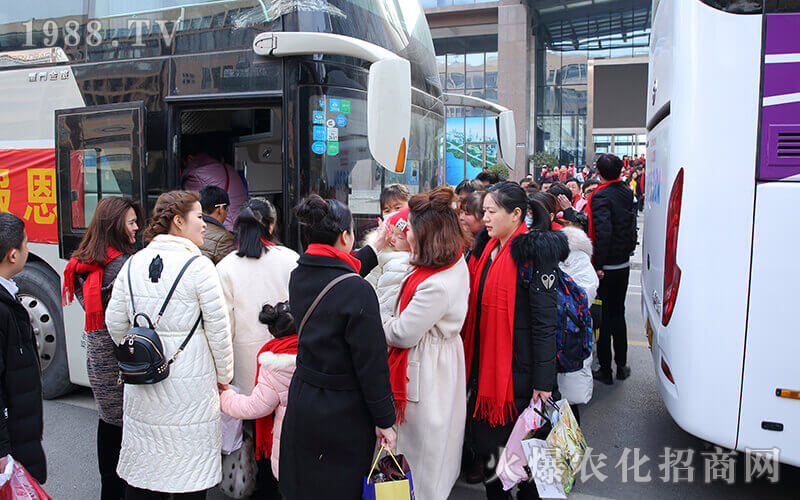 成長在左,感恩在右!