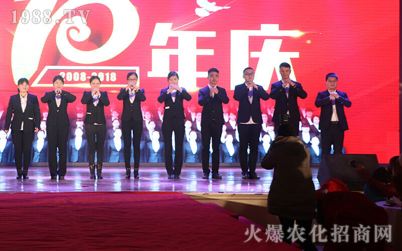 你的臂膀,我的翅膀——是你讓我在迷茫中找到了方向!