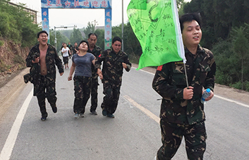 ����15����w�(y��n)���L(zh��ng)��·����ĥ�Z���ˣ�