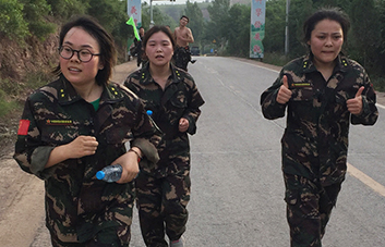 ���˲����������ŗ�������ֱǰ��