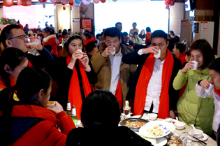 �𱬾W(w��ng)�����c���v�þ�Ӣͬ�����ף�����x����