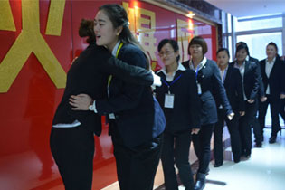 �µ�һ�죬�µ��_(k��i)ʼ���𱬾W(w��ng)���(hu��)�����h(hu��n)��(ji��)��